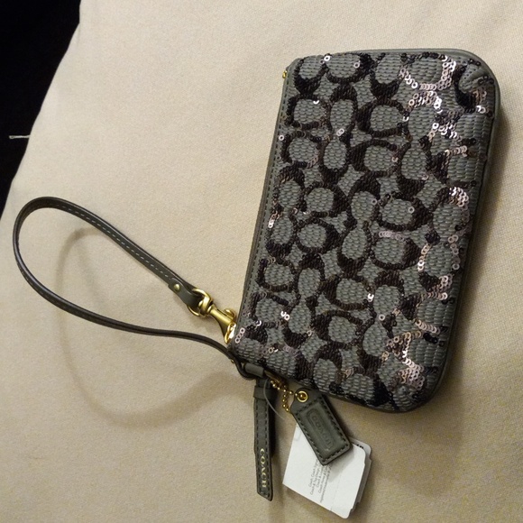 Coach wristlet - Picture 1 of 6